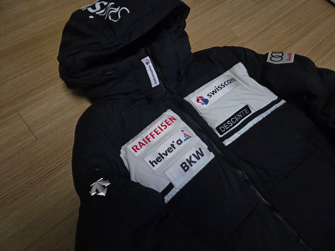 데상트 스위스 스키 레플리카 모노크롬  롱패딩 점퍼 상품이미지3