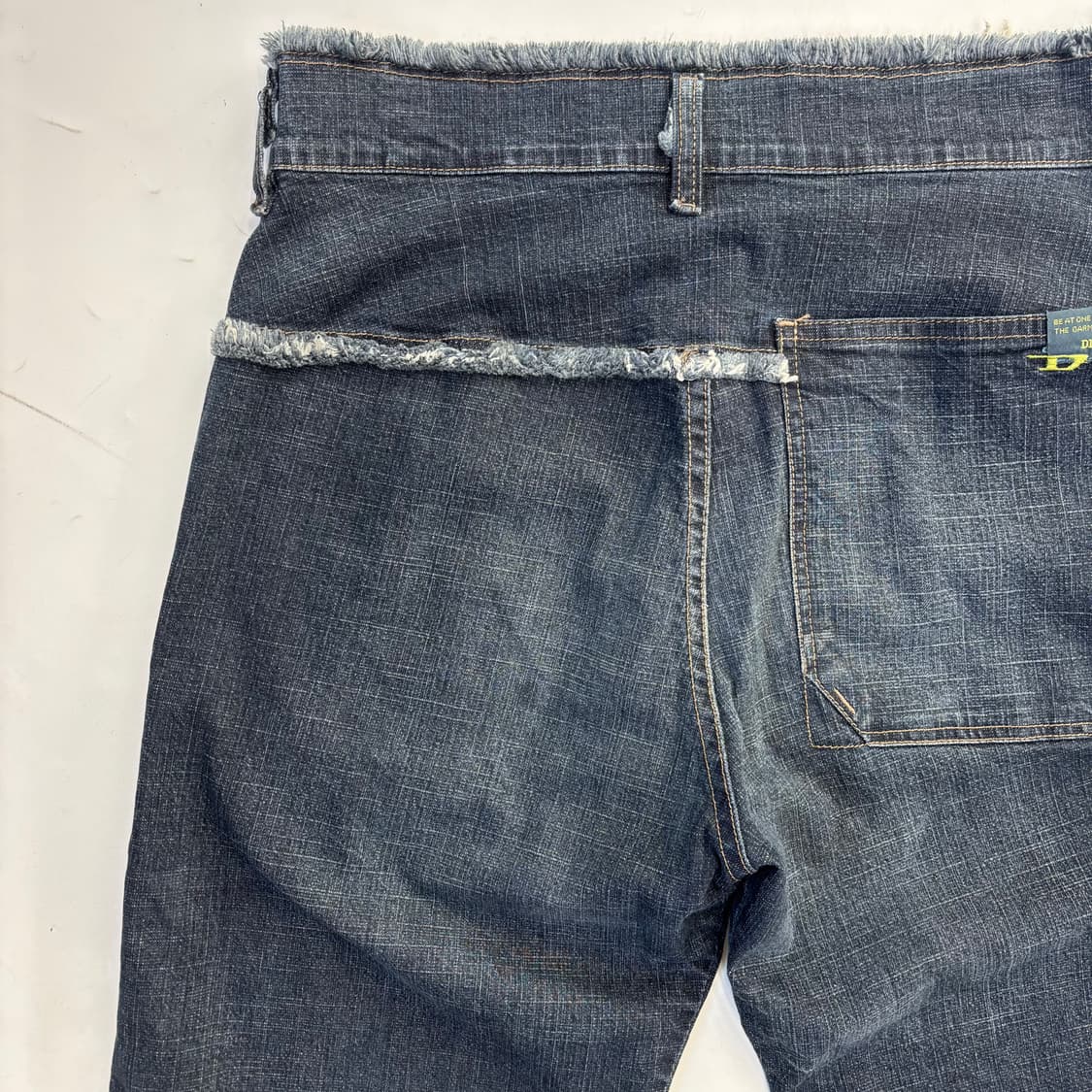 디젤(DIESEL) 데미지드 심 디테일 데님 팬츠 상품이미지6