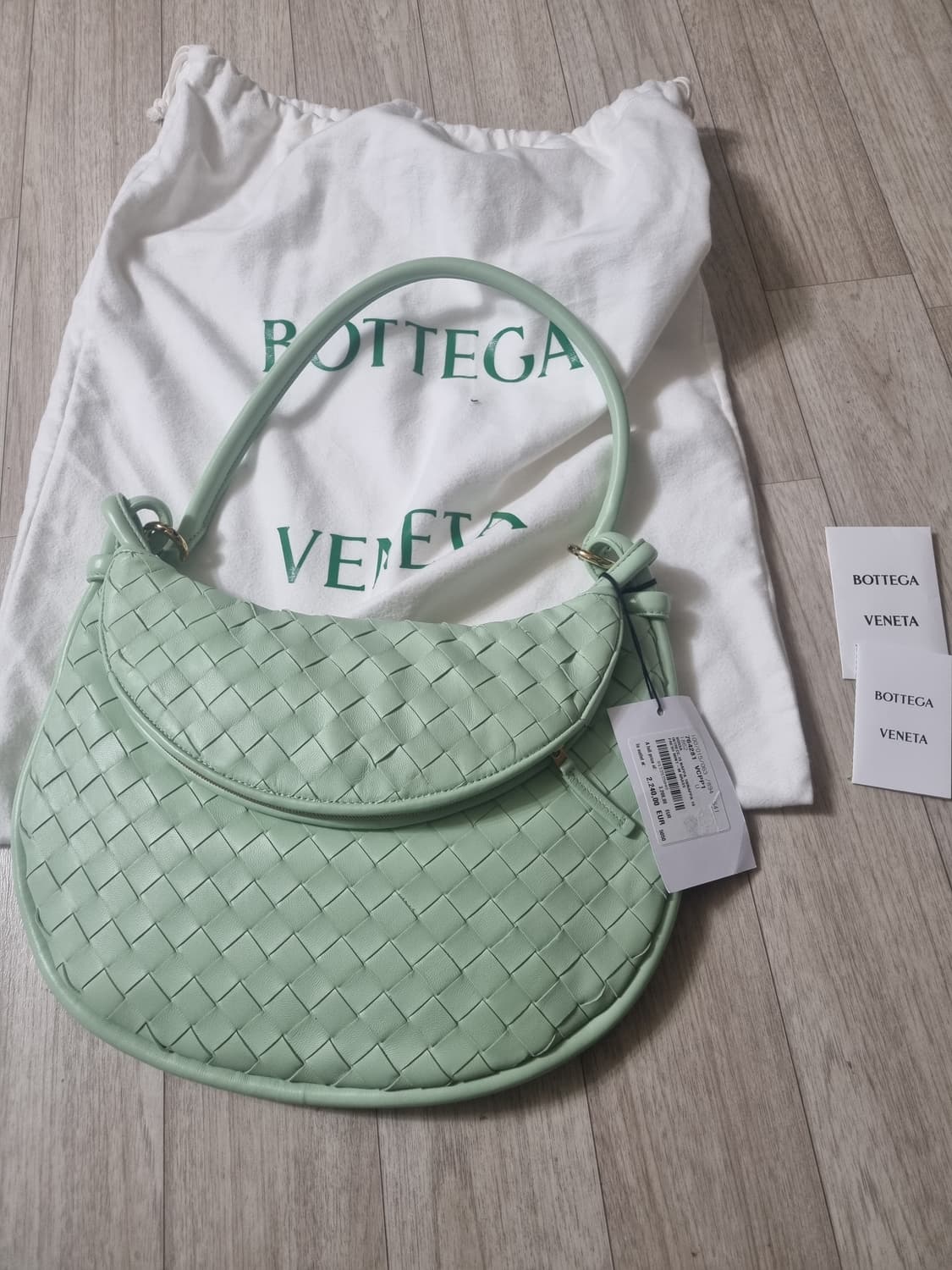 보테가베네타 제멜리 M사이즈 상품이미지1