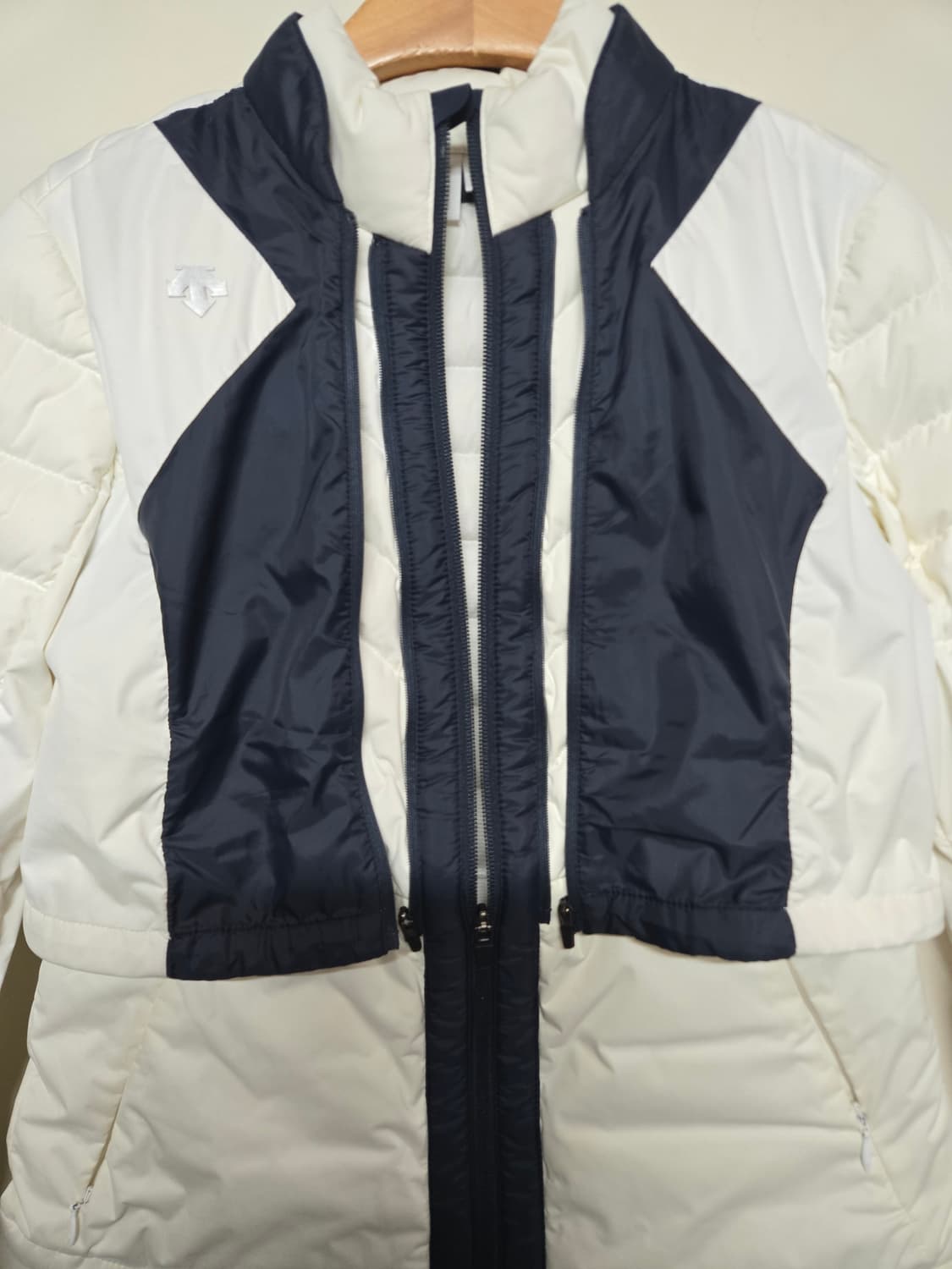 데상트 골프 화이트 /네이비  구스패딩 조끼 + 구스크롭세트M 상품이미지3