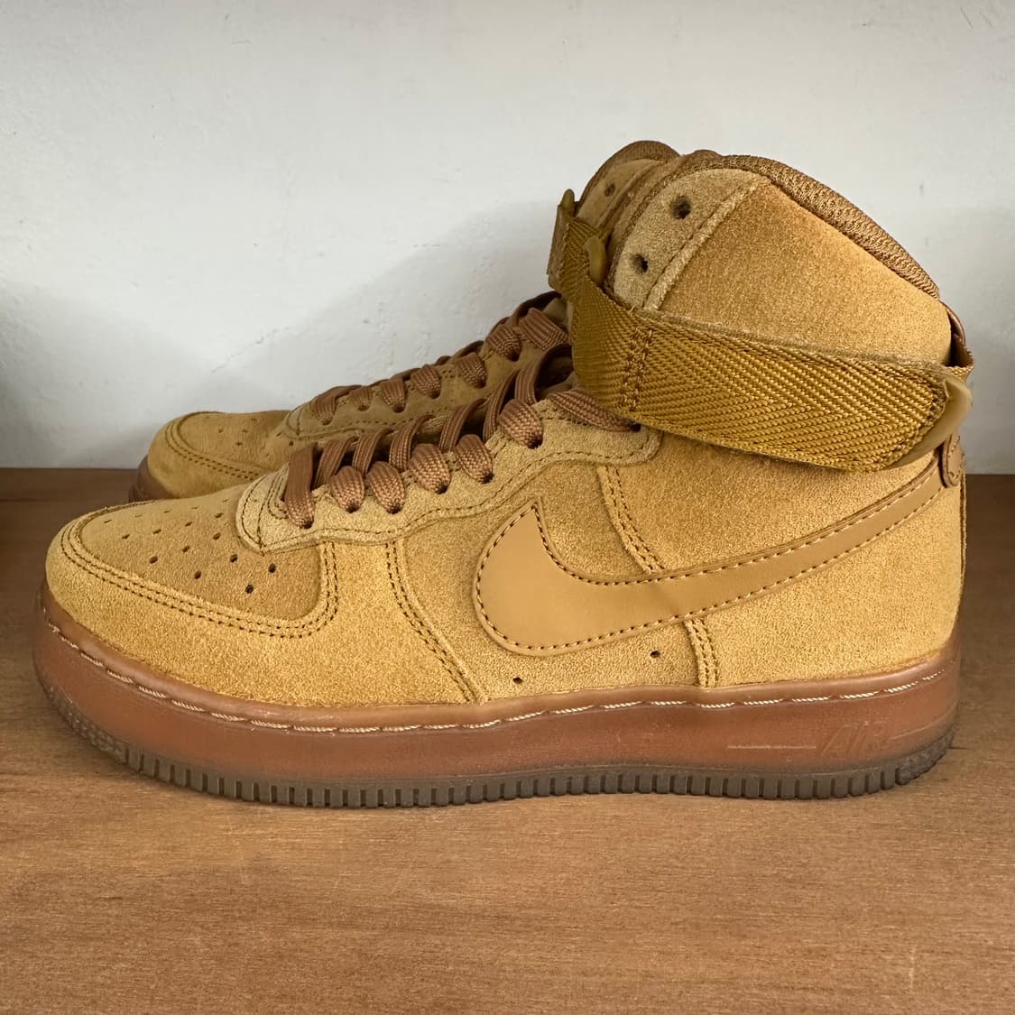 나이키 에어포스 1 하이 ‘된장’ 상품이미지3