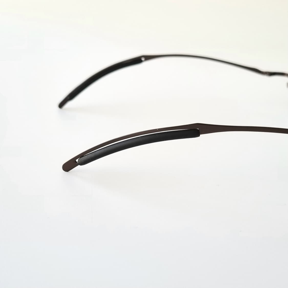 데드스탁 지적인 분위기를 완성하는 슬림 메탈 안경테 상품이미지7