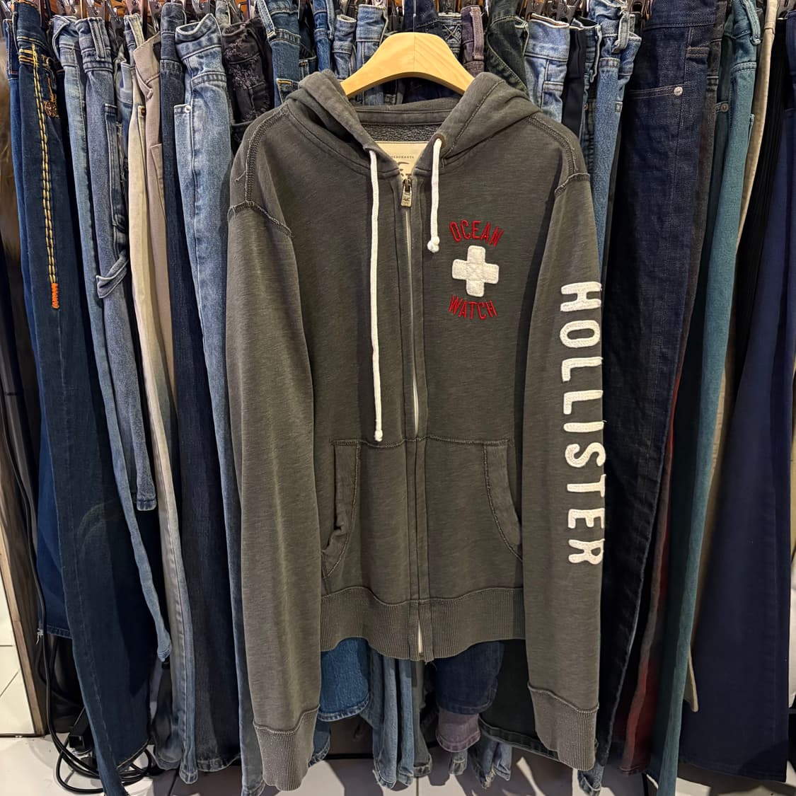 홀리스터 Y2K 오션 워치 스펠아웃 그레이 후드집업 상품이미지3