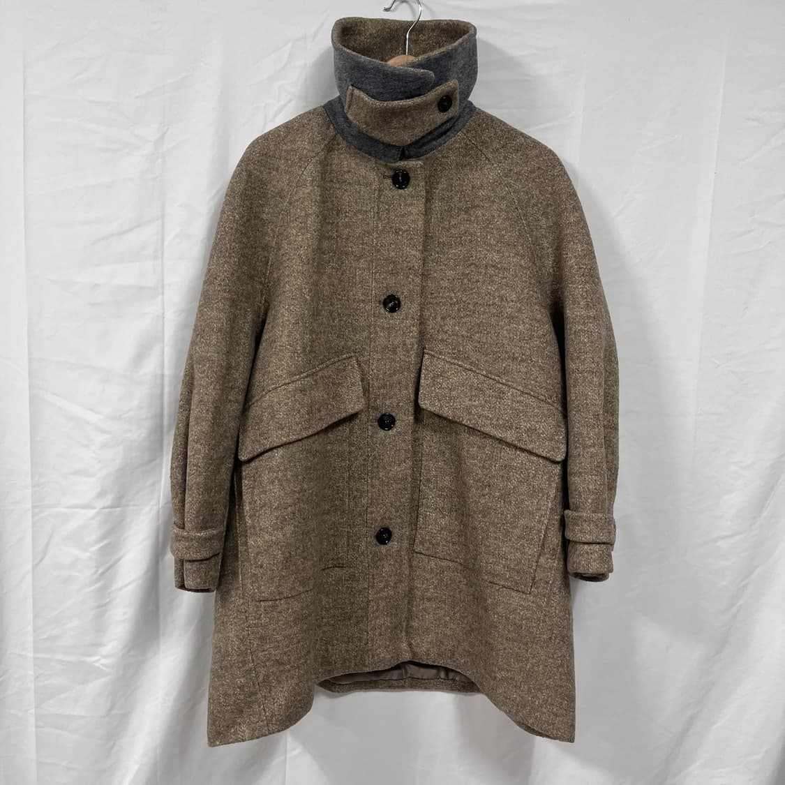 [한섬] 24FW 시스템 울 블렌드 헤링본 하프 코트 상품이미지5