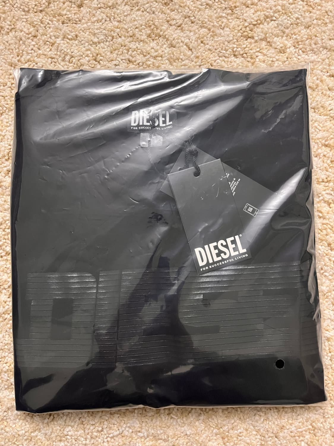 [새상품/정품] 디젤 T-JUST 12-5 유광 로고 반팔티 블랙 M 상품이미지7