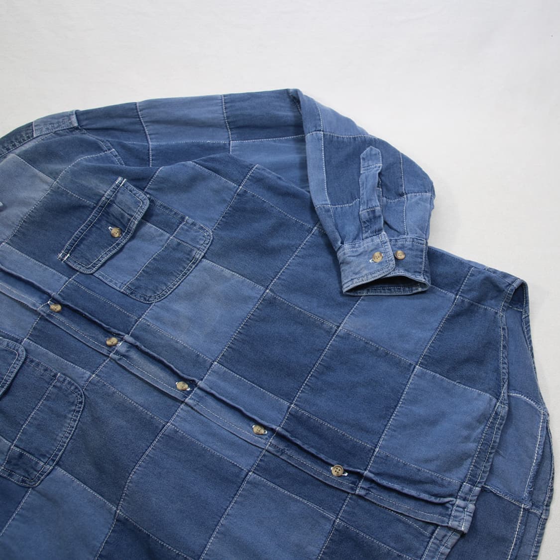 (착용컷) Lucky Bird 패치워크 데님 셔츠 (남성용 100) 상품이미지7