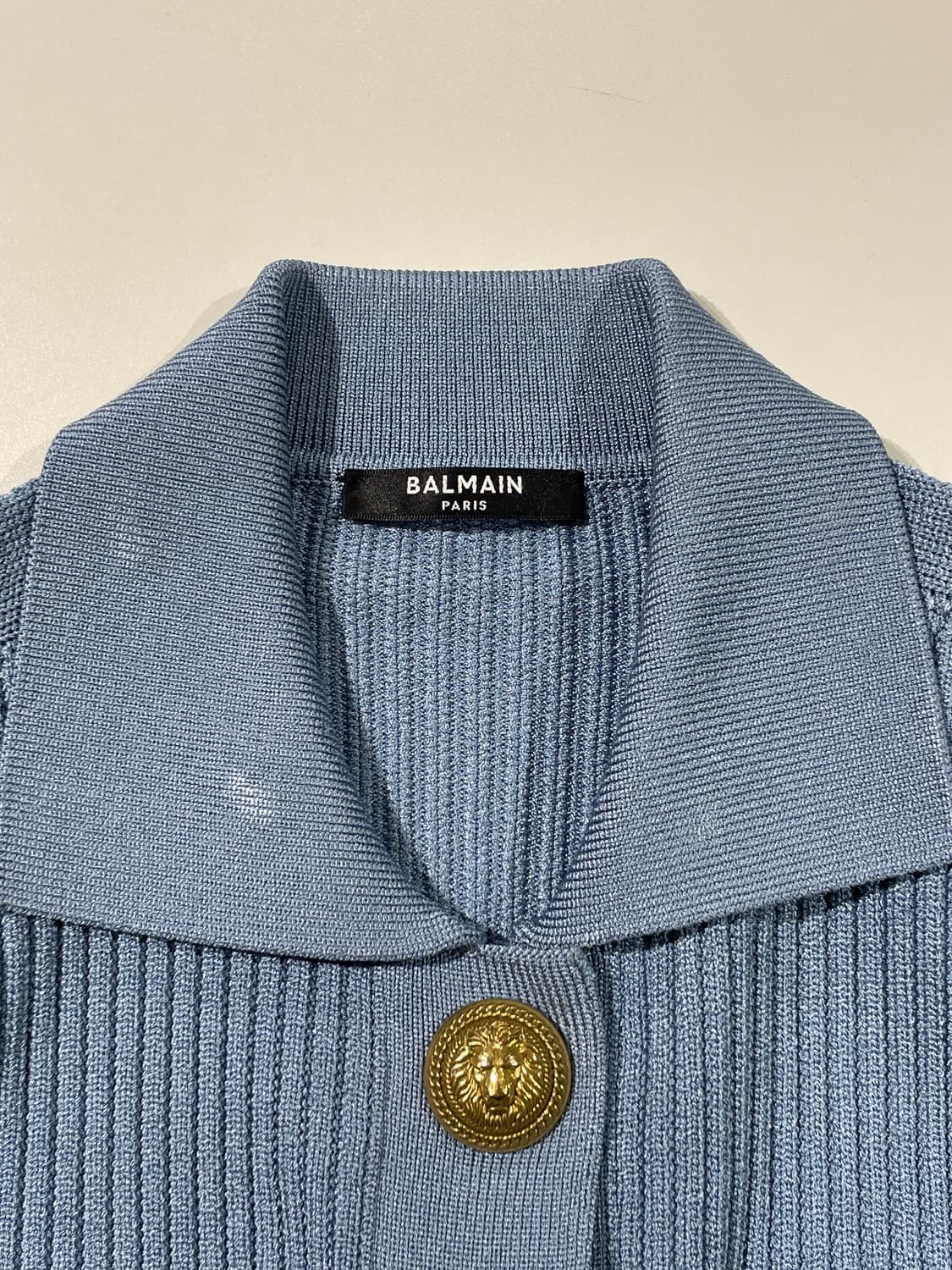 발망 파스텔 블루 포인트엘 숄더패드 금장 니트 가디건 상품이미지7