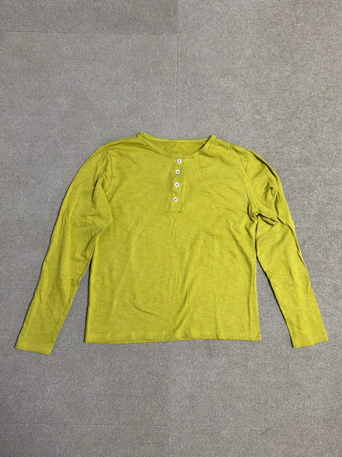 올리브 컬러 헨리넥 티셔츠 상품이미지1