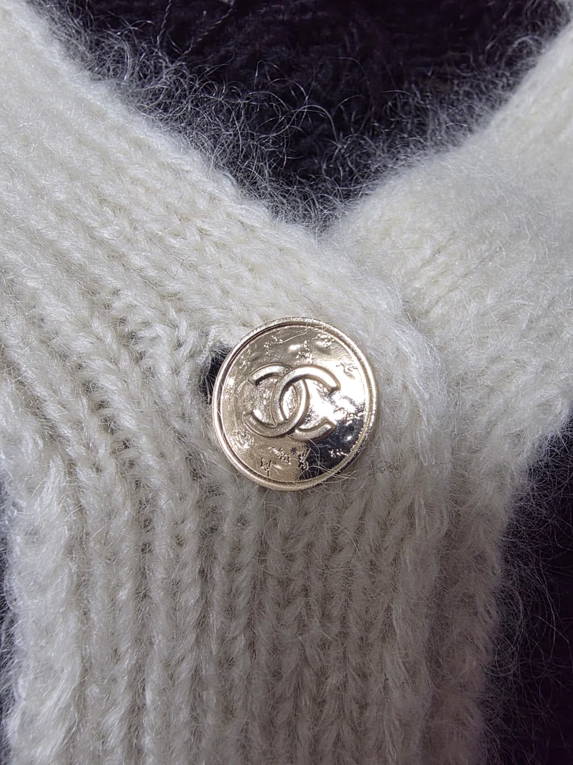 샤넬 공방시즌 신상 가디건 38사이즈 (새상품) 매장가 560만 상품이미지4