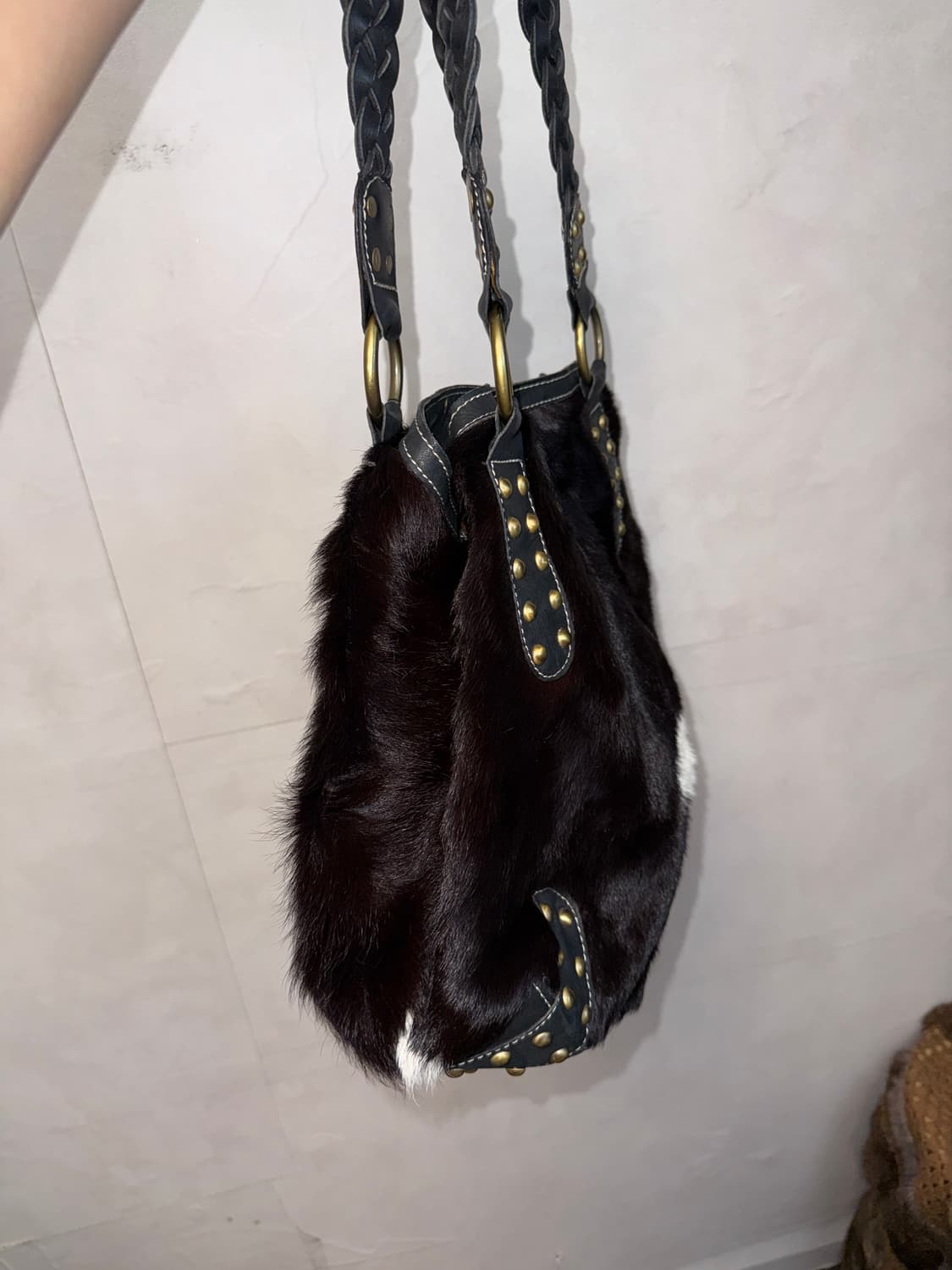 Black & white real fur western stud 숄더백 상품이미지3