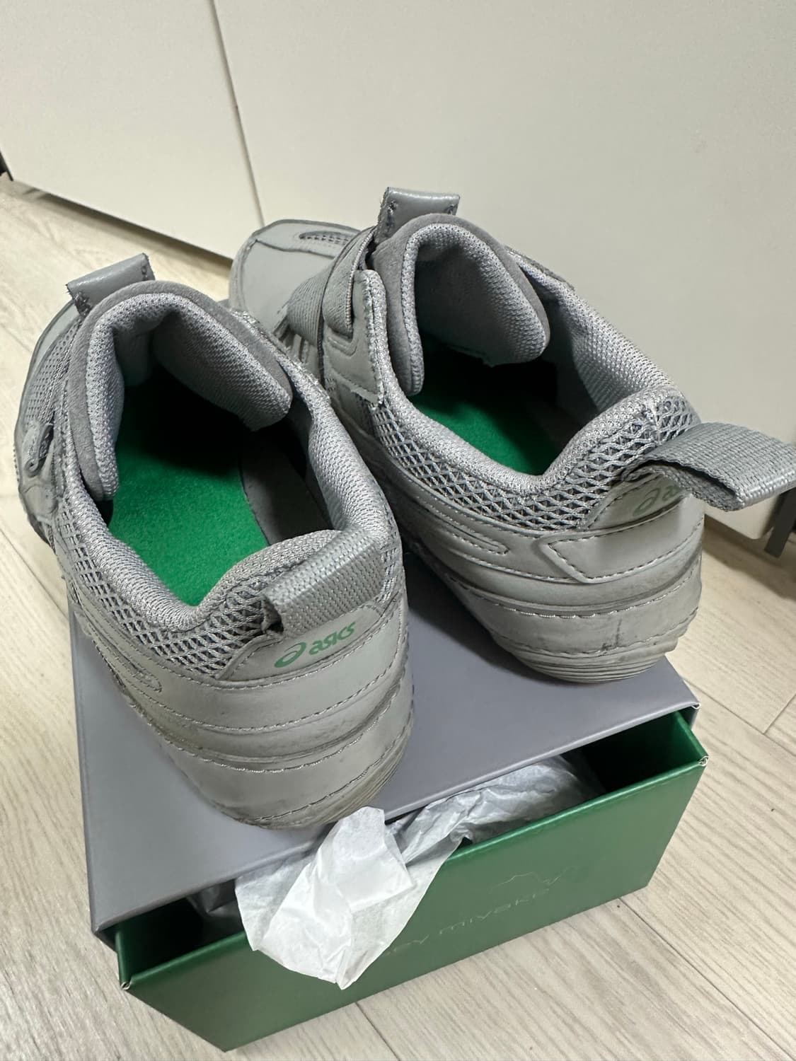 아식스 x 이세이 미야케 하이퍼 테이핑 그레이 245 상품이미지4