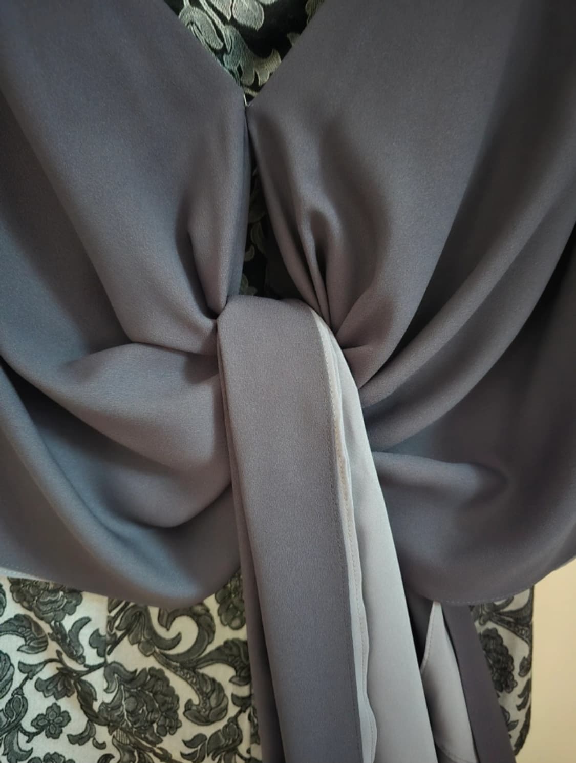 하우앤왓 박병규 케이프 블라우스 상품이미지3