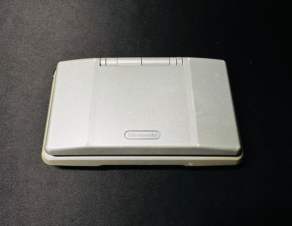 닌텐도 구형 DS 메탈릭 실버 + 충전기, 서비스 곽칩 2개 판매 상품이미지2