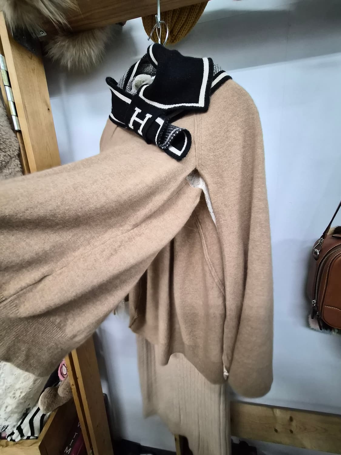 soo&june 캐시미어 케이프니트. ggpx니트스커트 상품이미지3