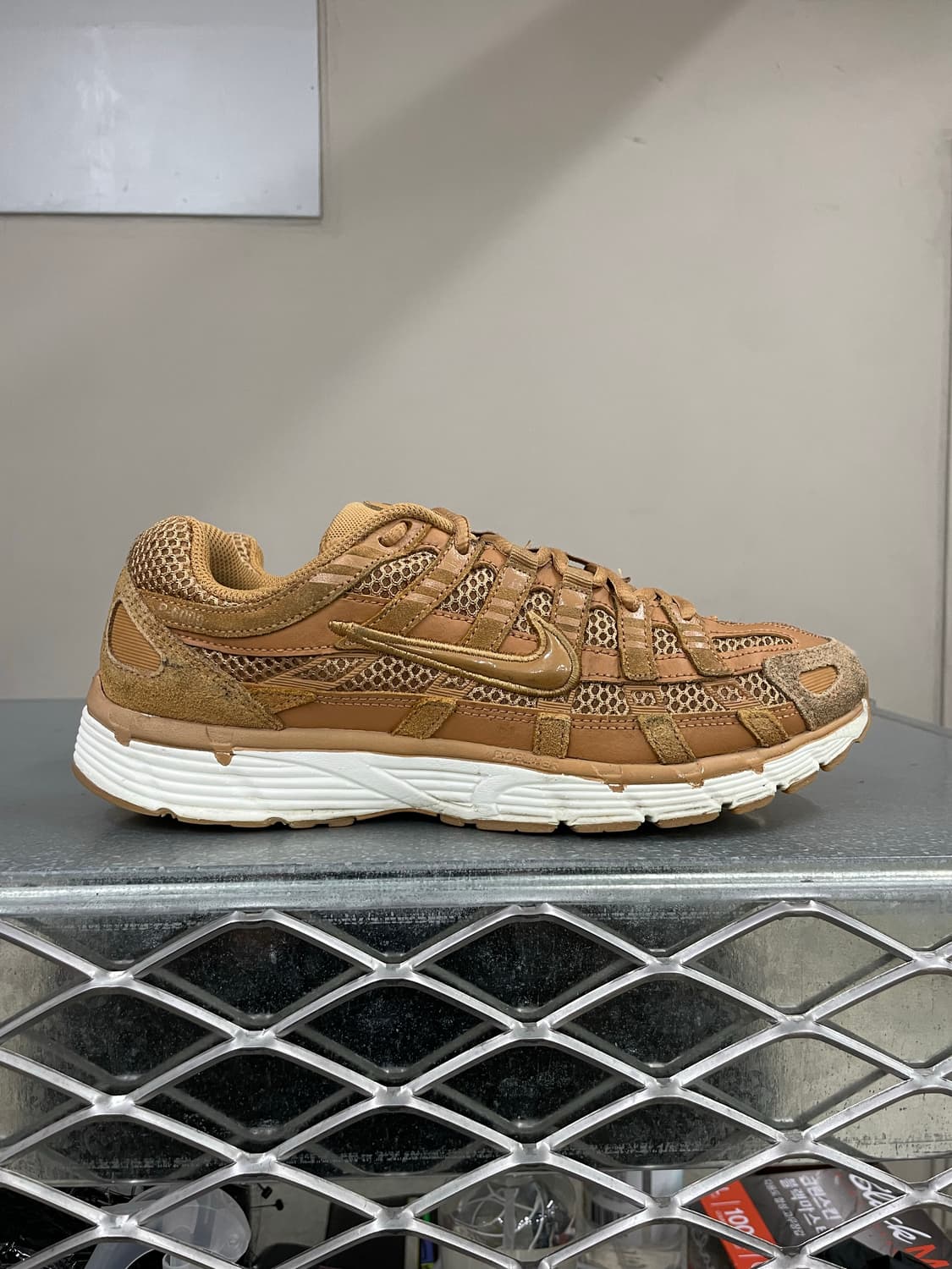 나이키 P-6000 SE 플랙스 메탈릭 골드 270 상품이미지4