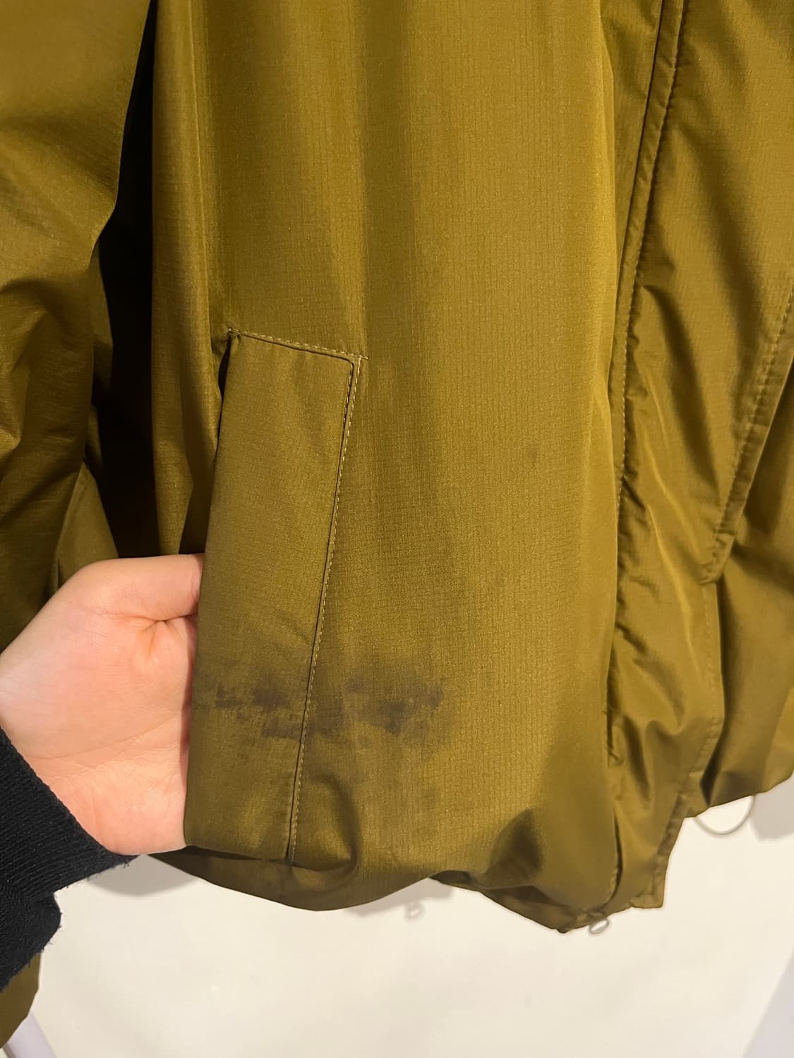 블랙업 숏 패딩 푸퍼 올리브 상품이미지4