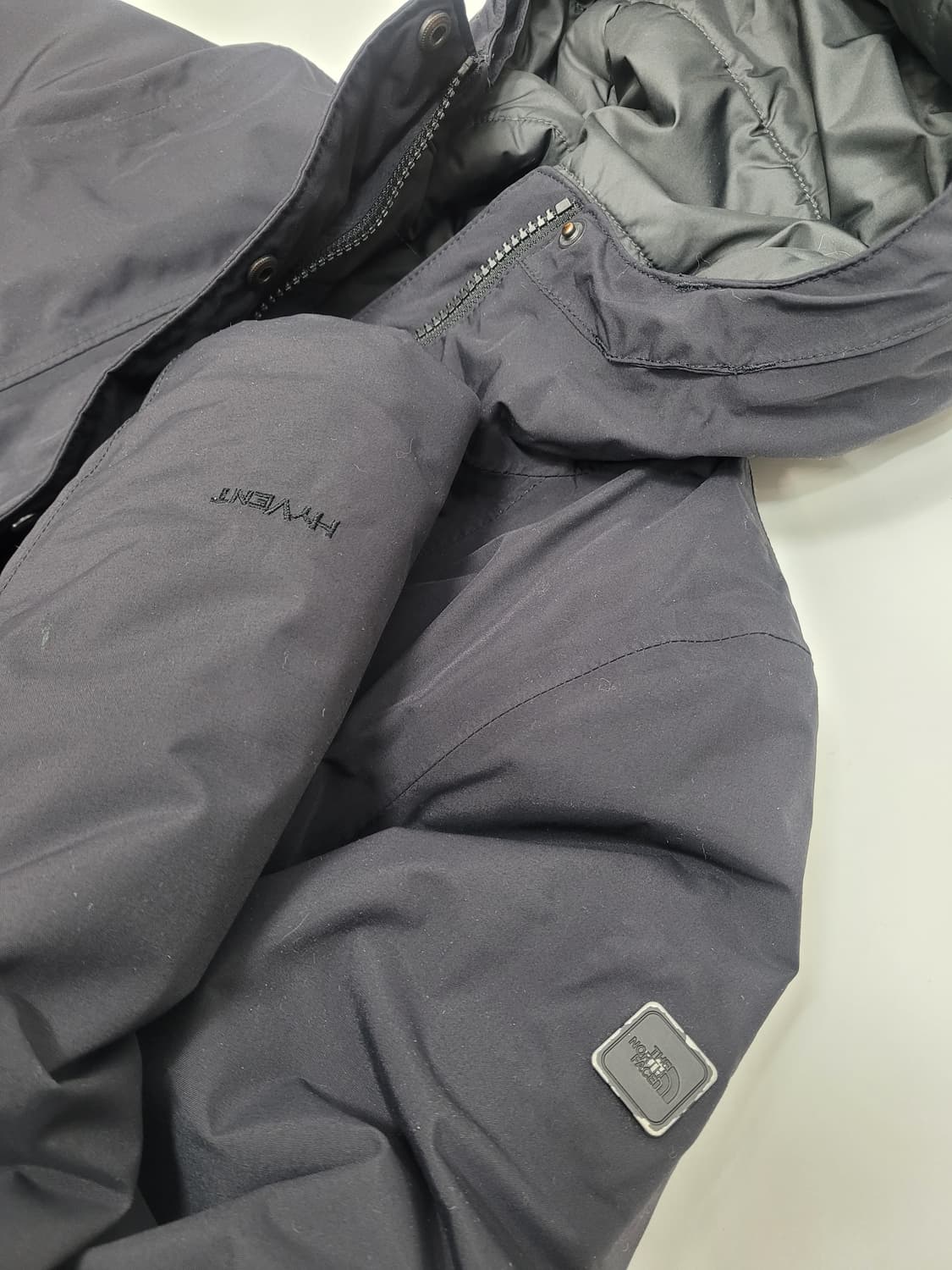 노스페이스 하이벤트 후드 구스 다운 패딩 자켓 / 여 S 블랙
 상품이미지5