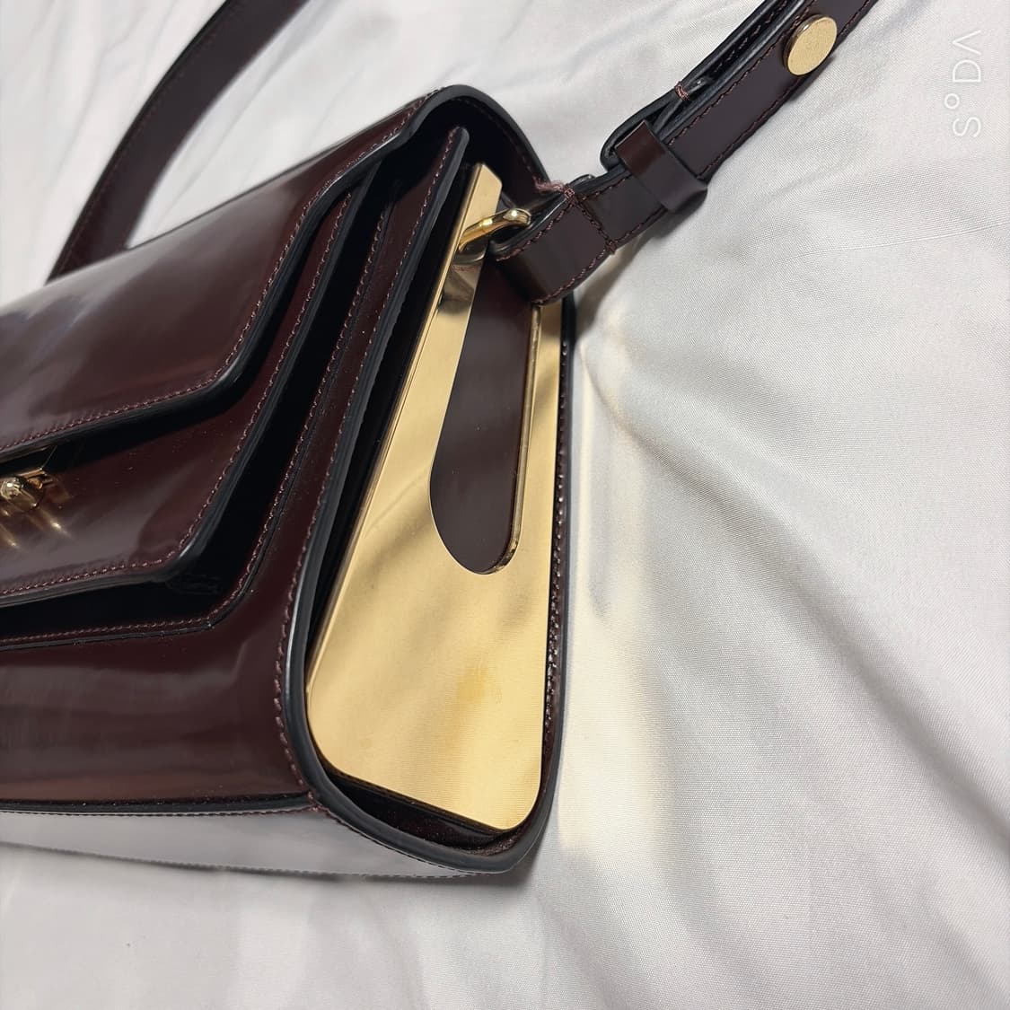 마르니 유광 레더 숄더백 와인 상품이미지3