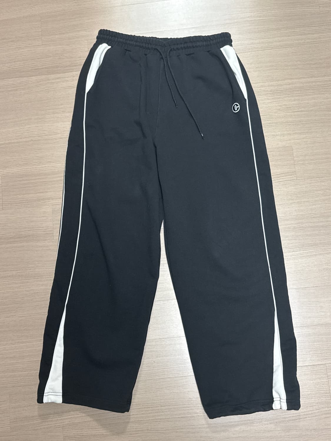 코드그라피 C 로고 배색 테크 트레이닝 팬츠 상품이미지1