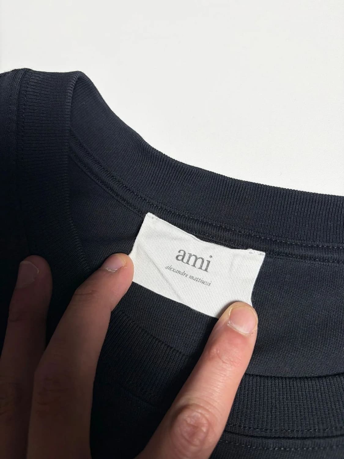 아미 AMI 스몰 하트 로고 코튼 반팔 티셔츠 R1288 상품이미지4