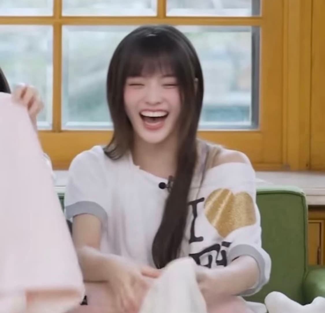 (아일릿 로하 착용) 샵페어리 카울넥 탑 상품이미지3