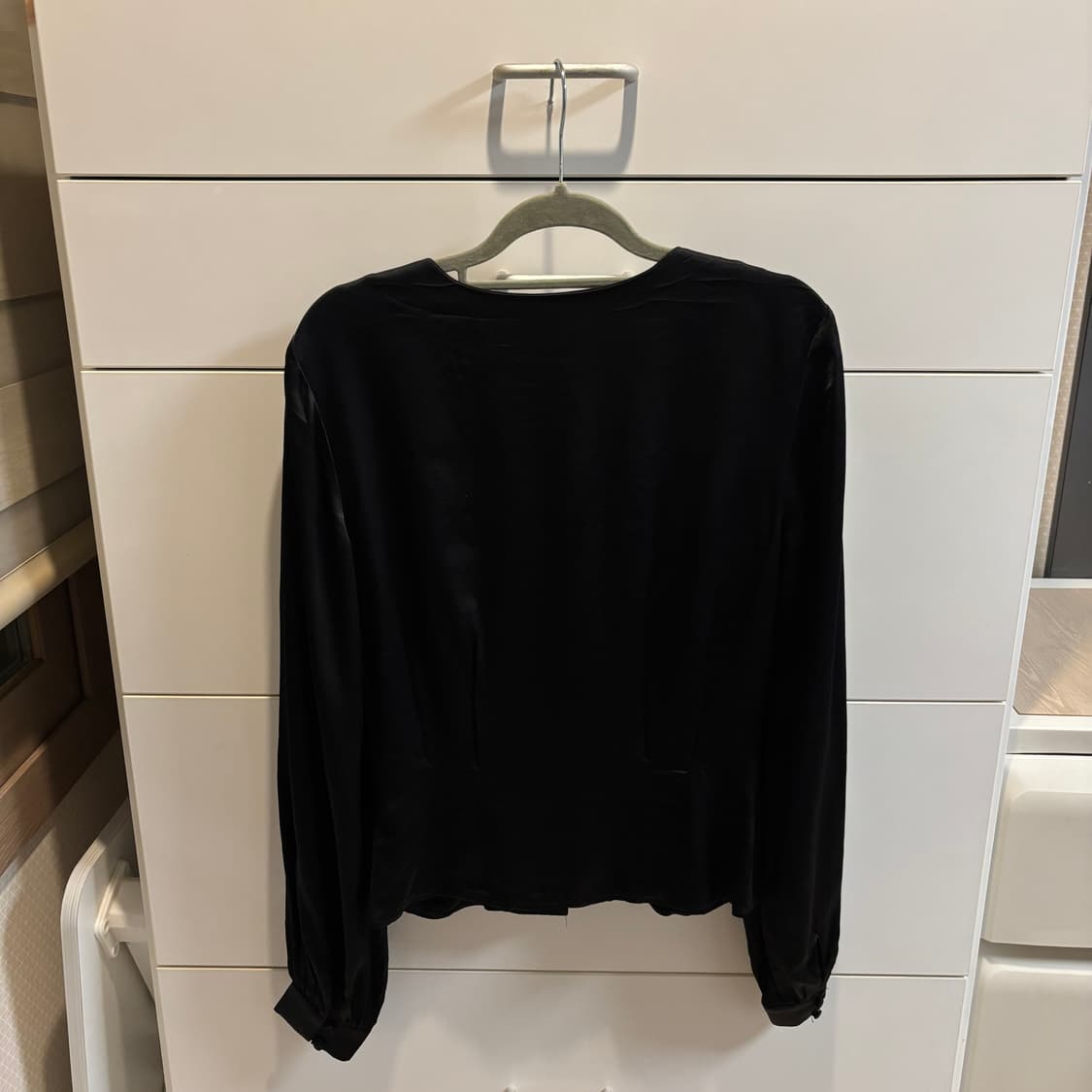 & Other Stories 앤아더스토리 블랙 V넥 블라우스 상품이미지7