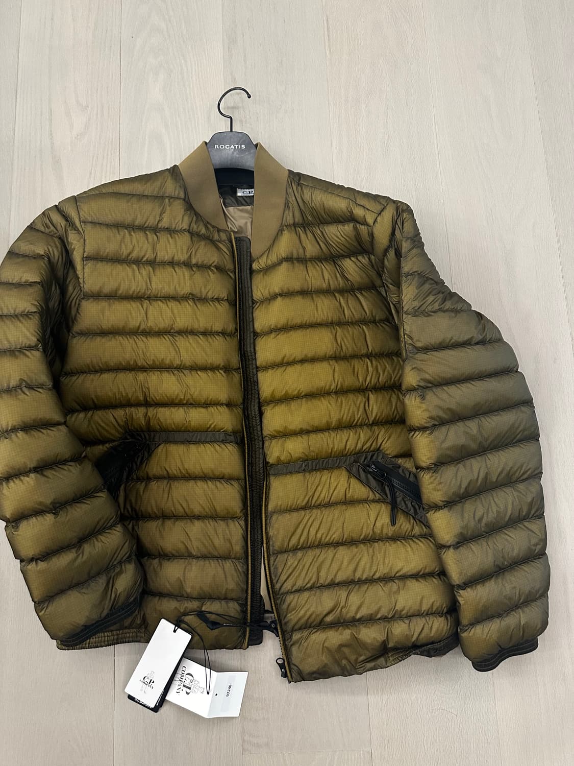 Cp company 나일론 봄버 경량패딩 판매합니다.  상품이미지1