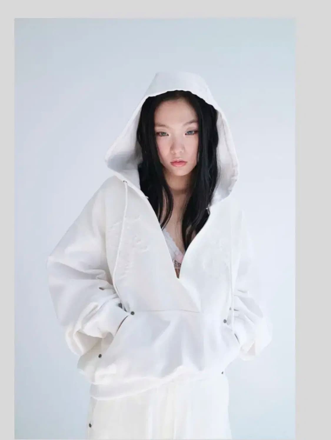 샵페어리 브이넥 후디 자수 후드티 화이트 상품이미지1