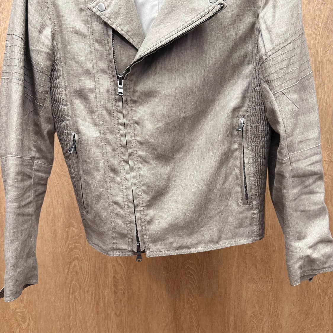 DKNY 퓨어 린넨 라이더 자켓 사선지퍼 숄더 견장 카키베이지 상품이미지5