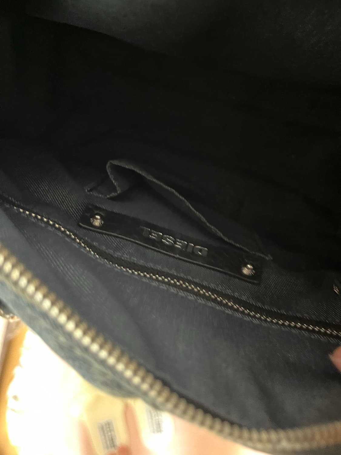 Diesel 지퍼 데님 핸드백 오네갸루 상품이미지4