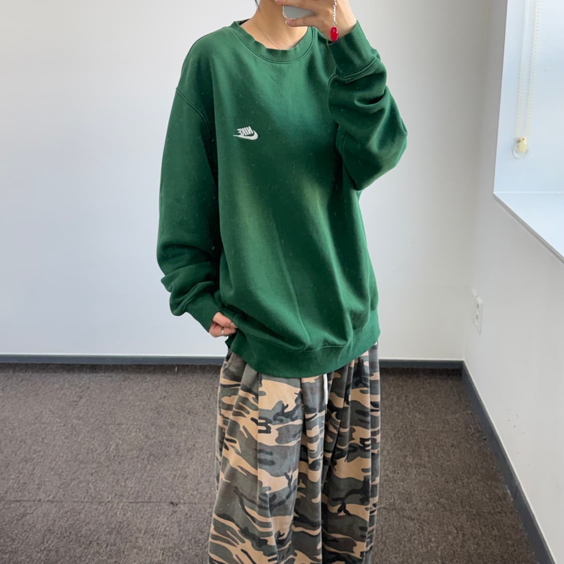 Nike 나이키 스몰로고 그린 맨투맨 상품이미지2