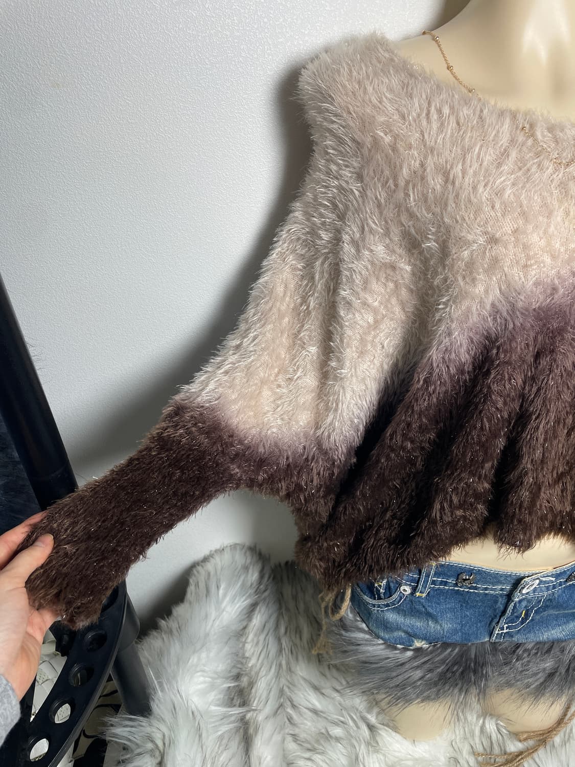 빈티지 그라데이션 오프숄더 퍼 니트 상품이미지3