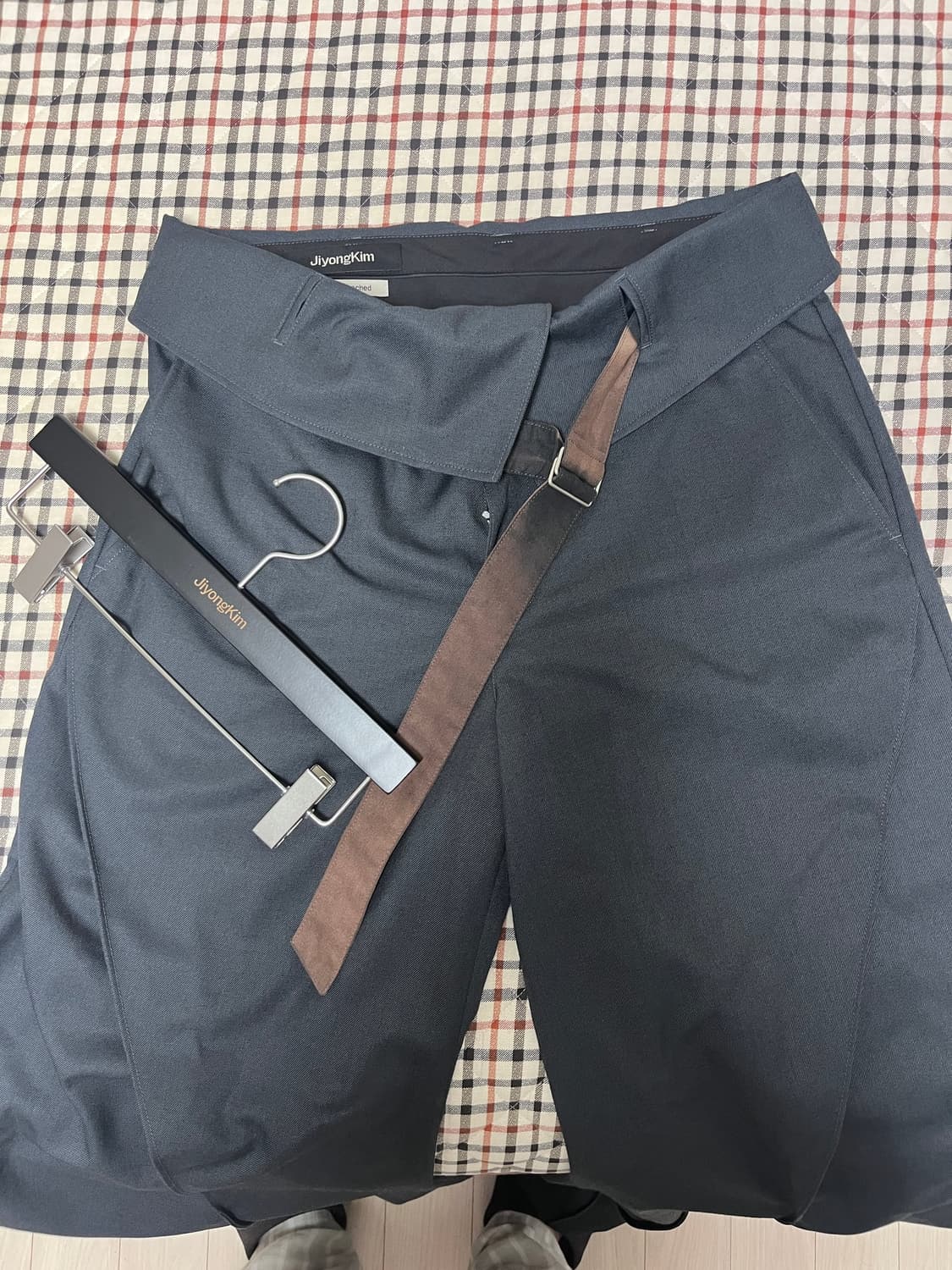 Sun-Bleached Curved Trousers - 상품이미지5