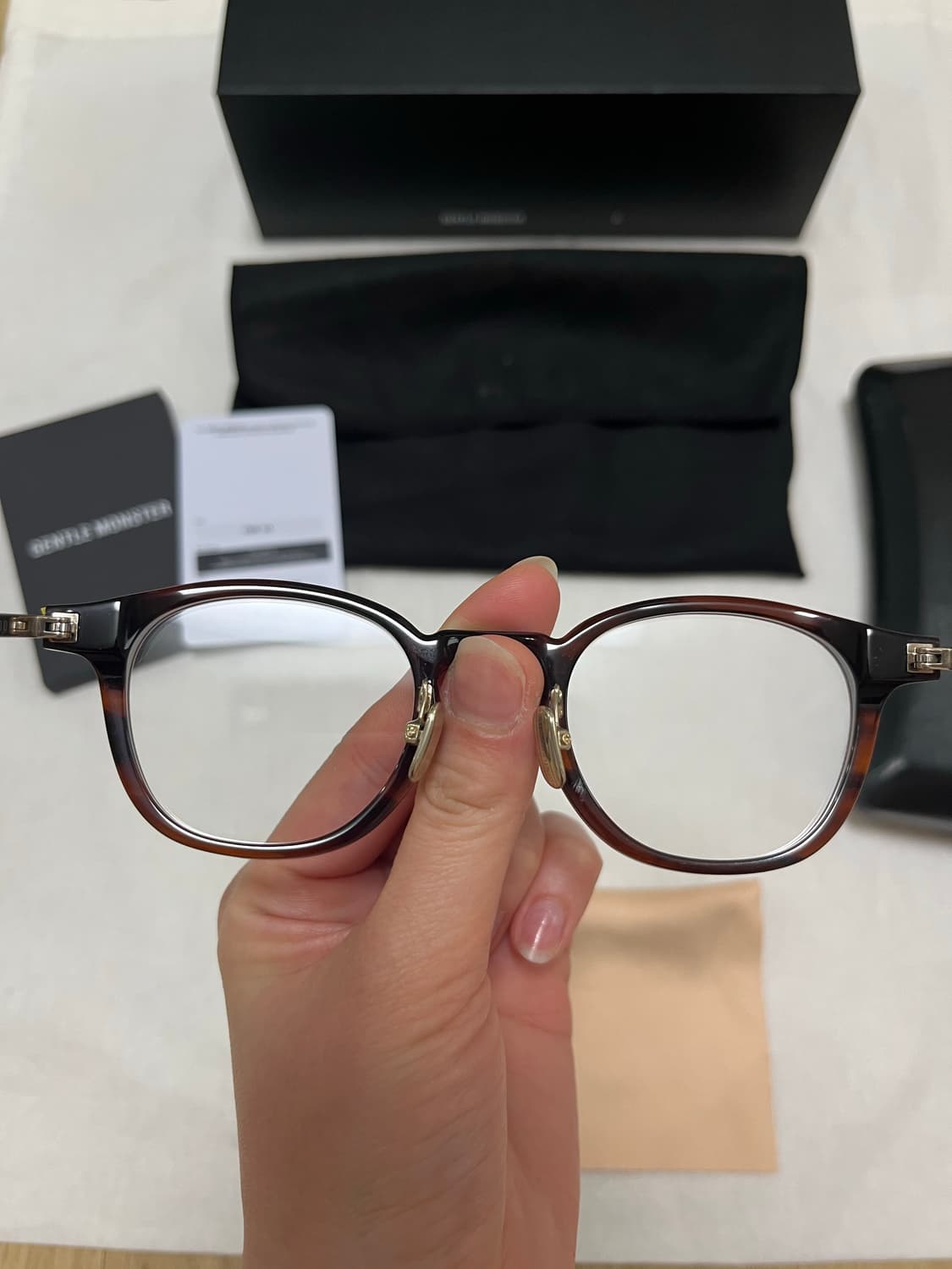 젠틀몬스터 EDDY-B4 안경 상품이미지5