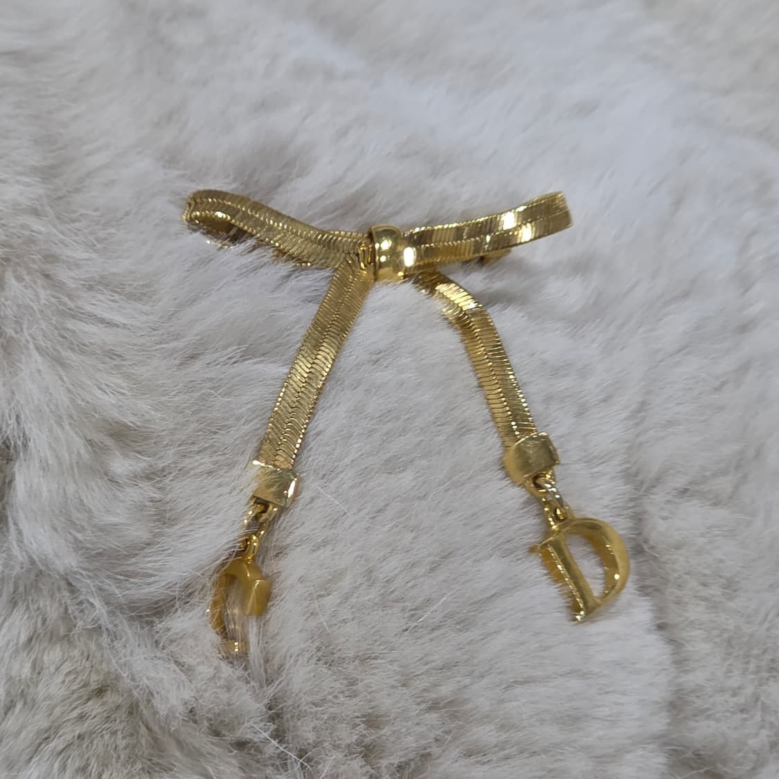 디올 존갈리아노 CD로고 리본 금장 브로치 상품이미지1