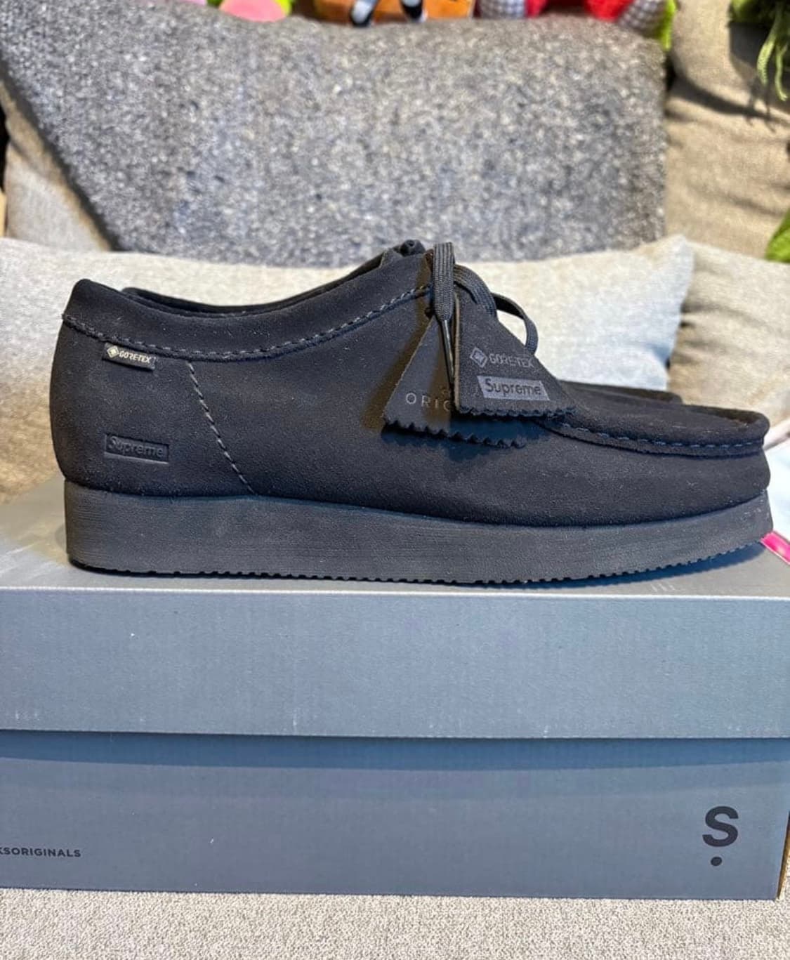 클락스 x 슈프림 왈라비 고어텍스 블랙 상품이미지1