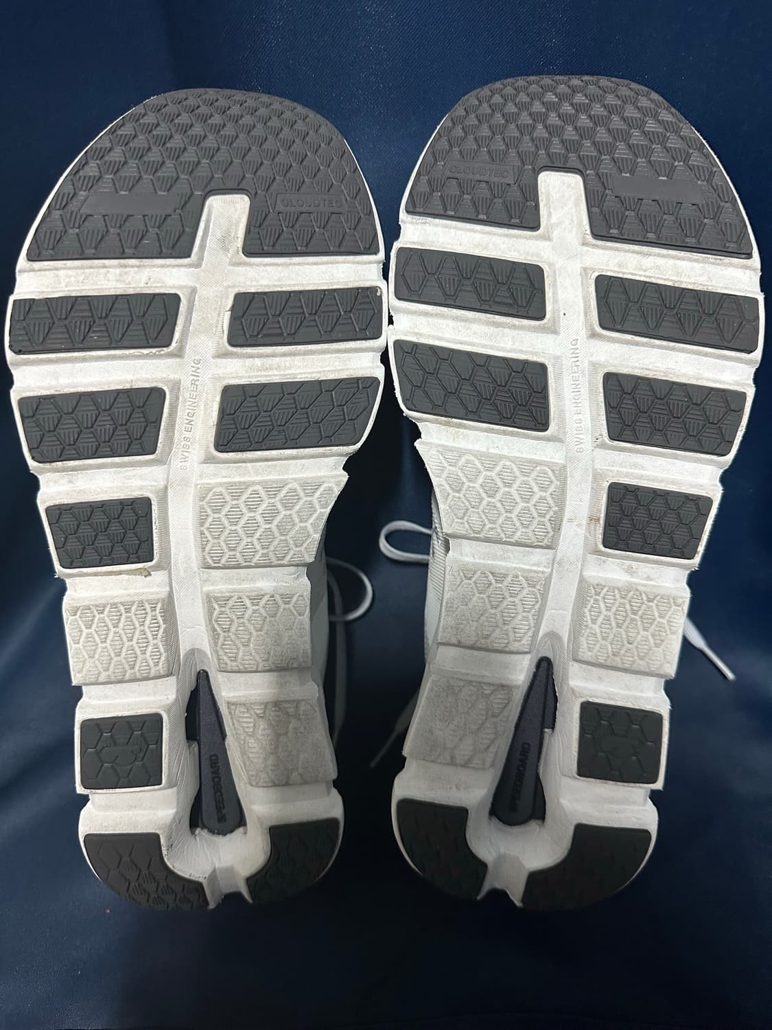 온러닝 클라우드러너 (언다이드 화이트/플레임) 280mm 상품이미지5