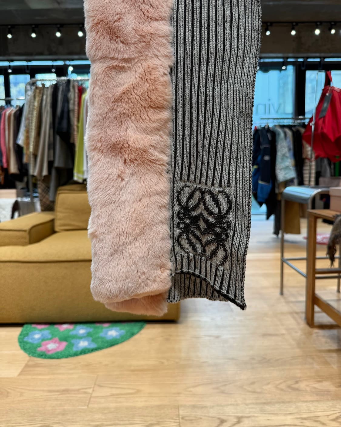 로에베 핑크 애너그램 머플러  상품이미지3