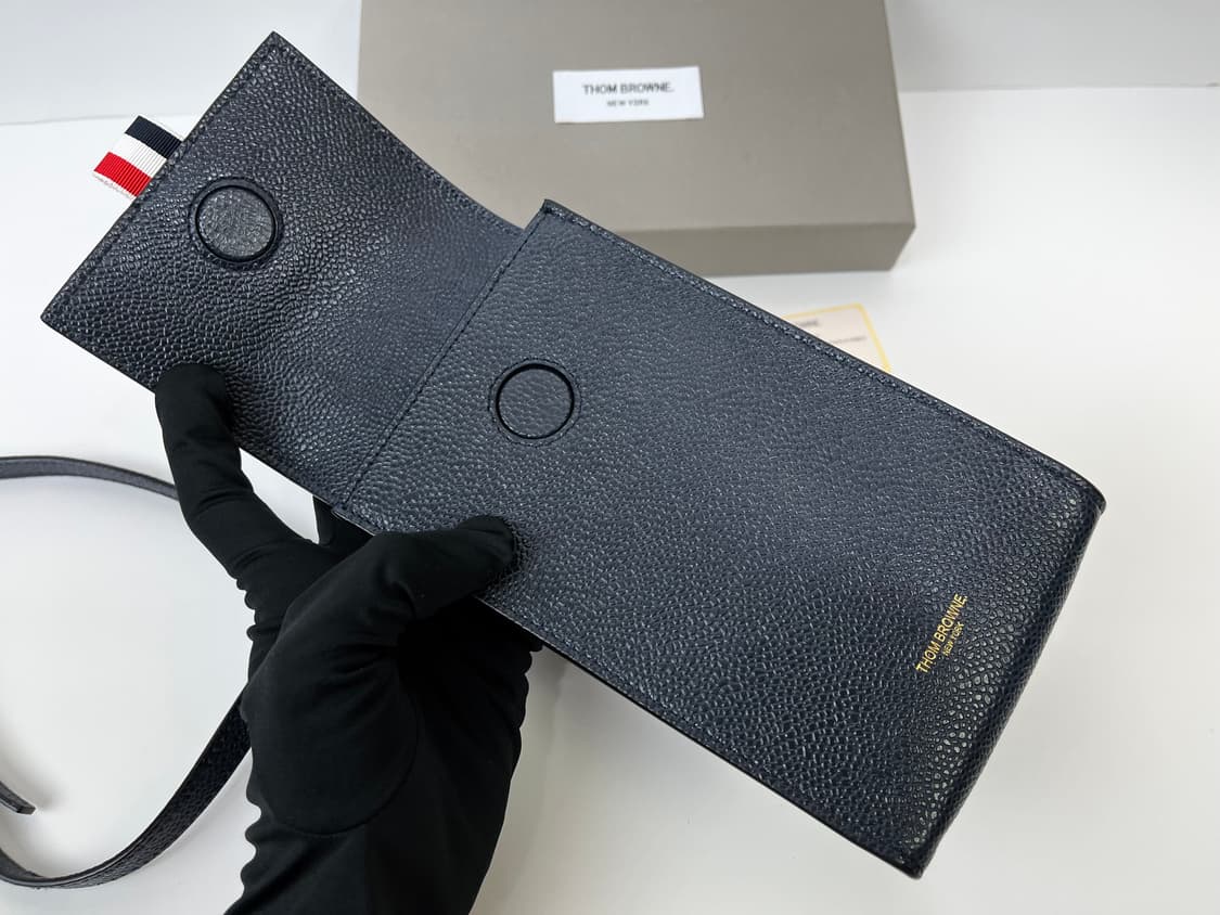 톰브라운 사선 스프라이트 폰 홀더 미니백 상품이미지8