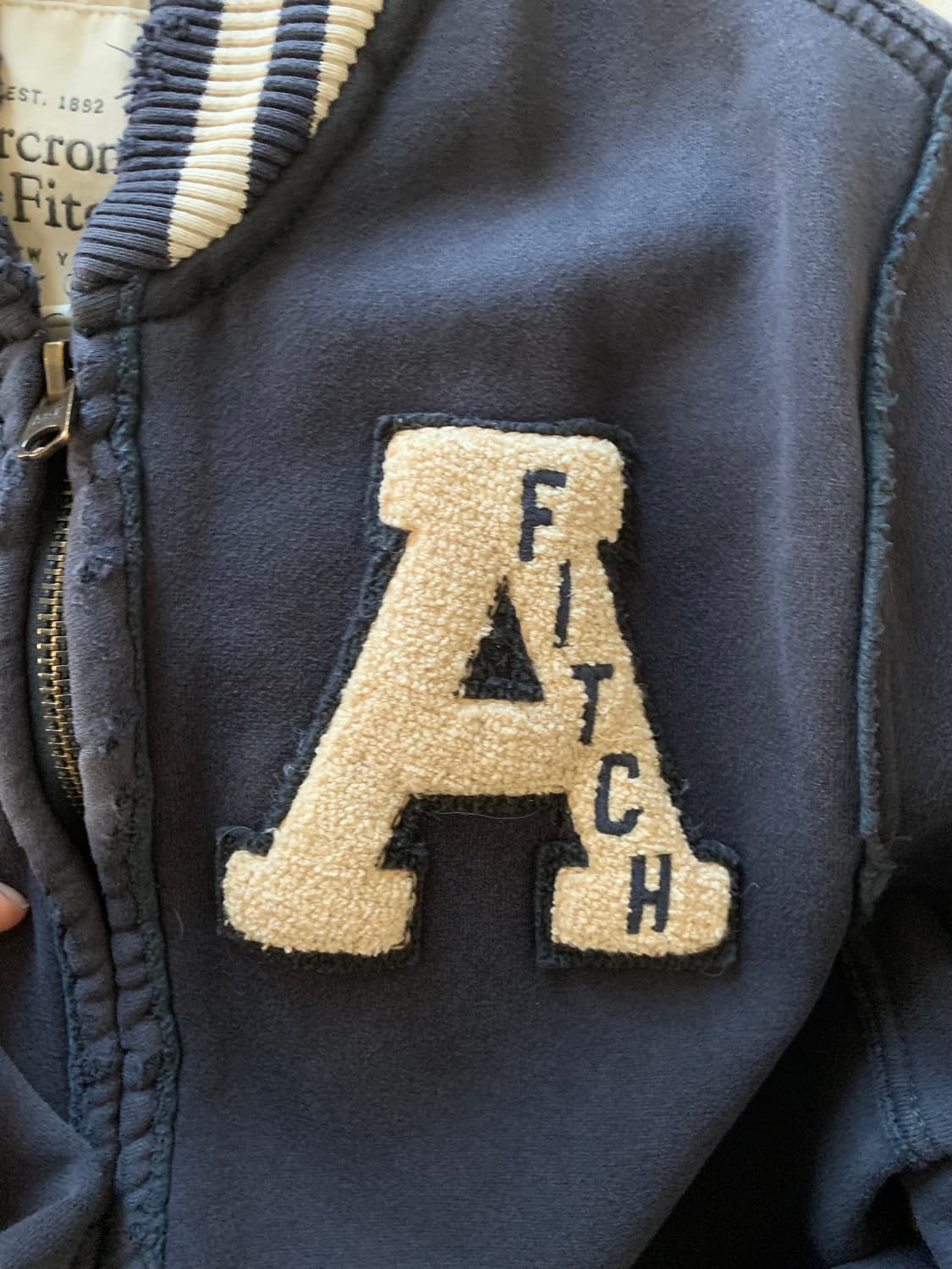 아베크롬비 코튼 패치 코튼 집업 네이비 팔아요💙 착샷O 상품이미지3