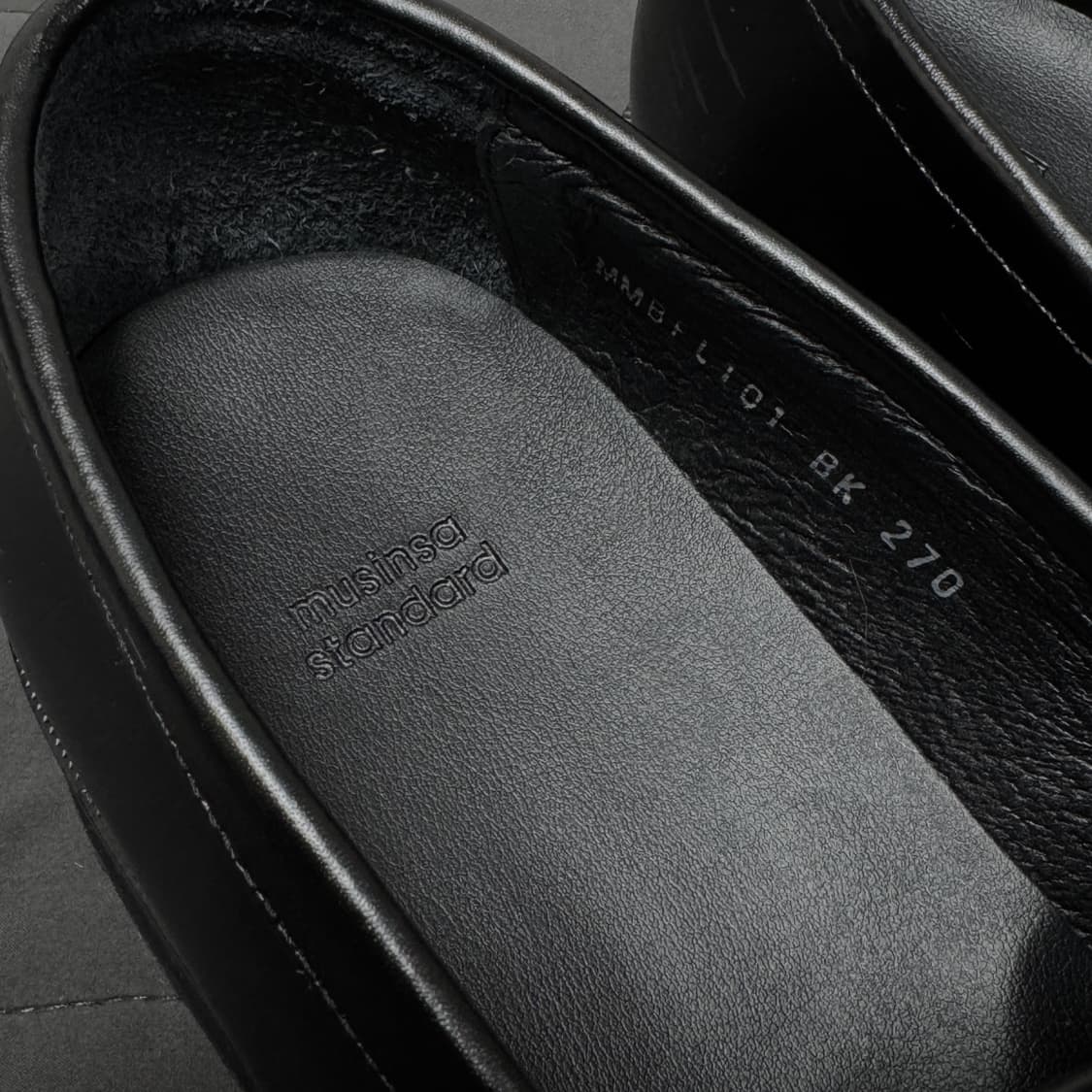 무신사 스탠다드 세미 드레스 페니 로퍼 270 사이즈 블랙 상품이미지3