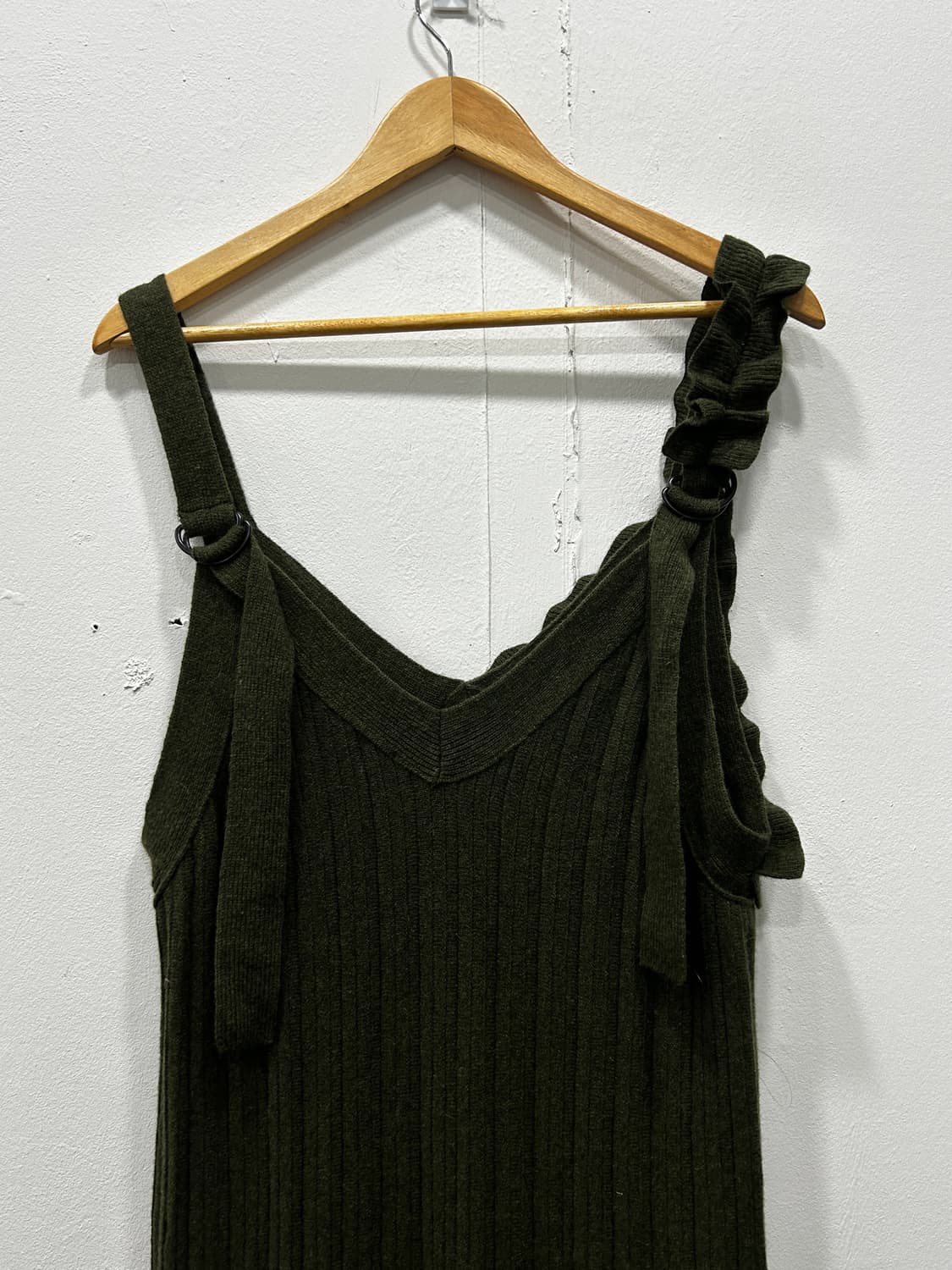 럭키슈에뜨 울 니트 프릴 롱원피스 F 카키 상품이미지6