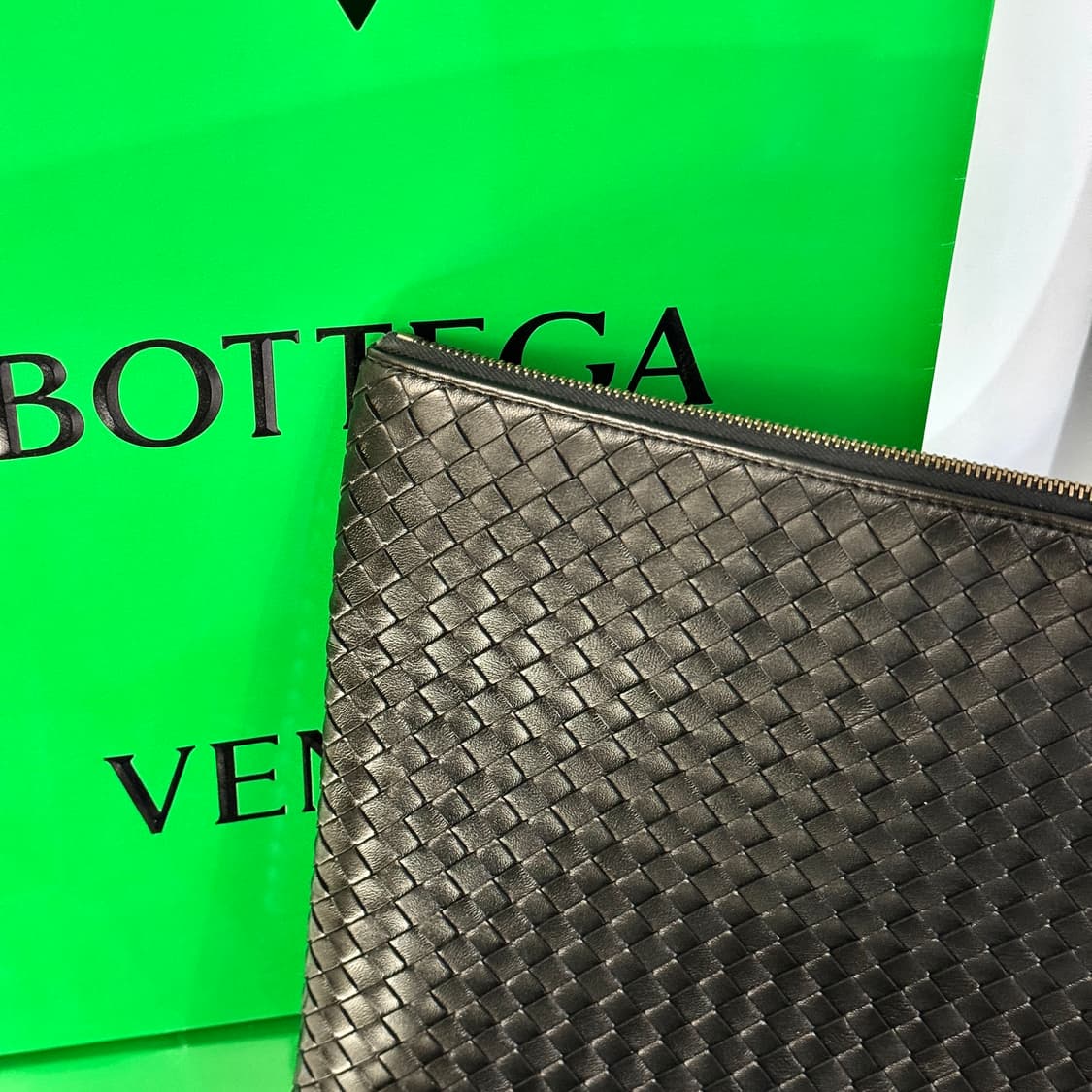 [새상품급] 보테가베네타 인트레치아토 블랙 클러치 상품이미지4