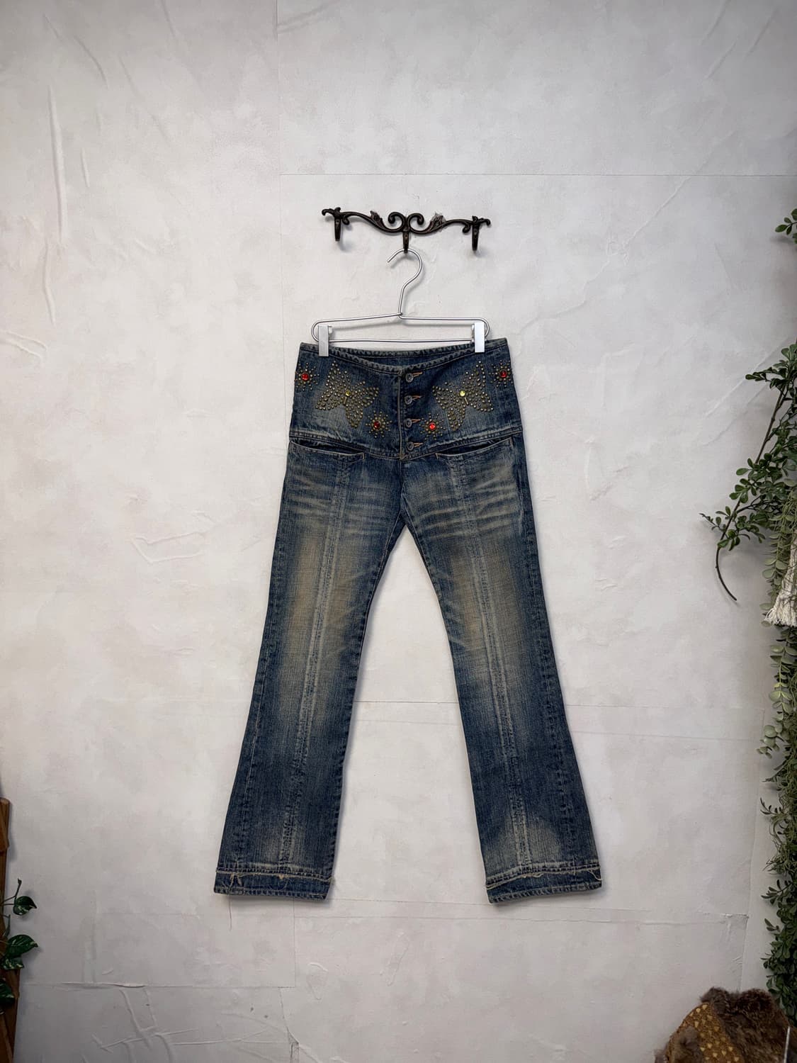 Washing denim stud butterfly semi 부츠컷팬츠 상품이미지1