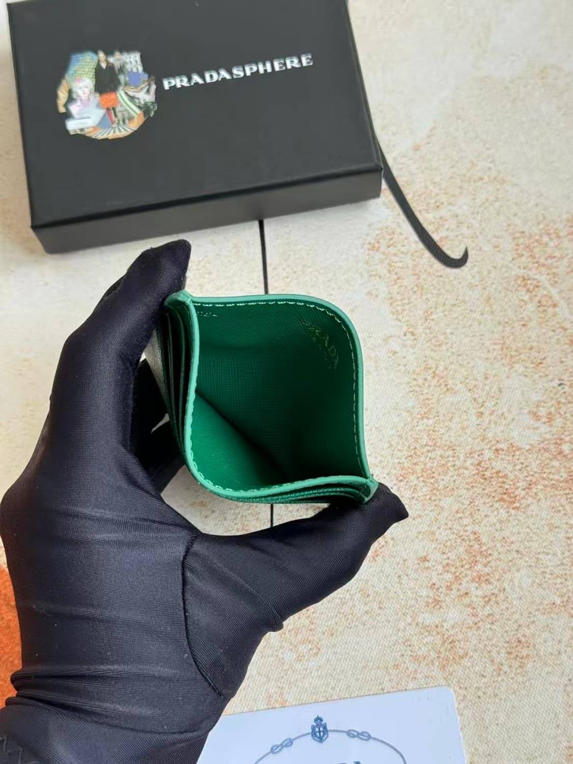 프라다 사피아노 레더 트라이앵글 로고 카드 지갑
 상품이미지5