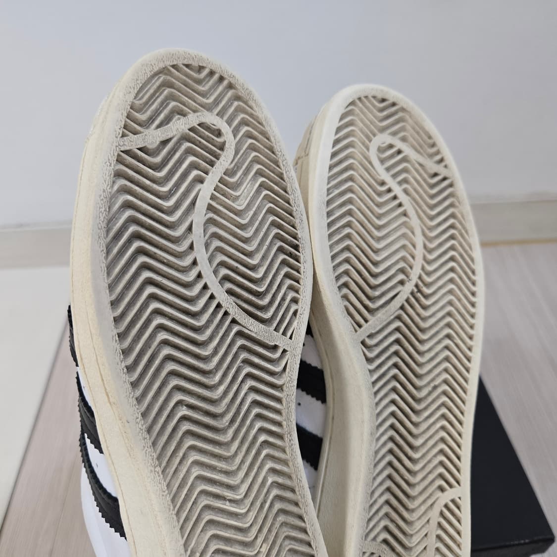 255 아디다스 슈퍼스타 레이스리스 흰검 상품이미지8