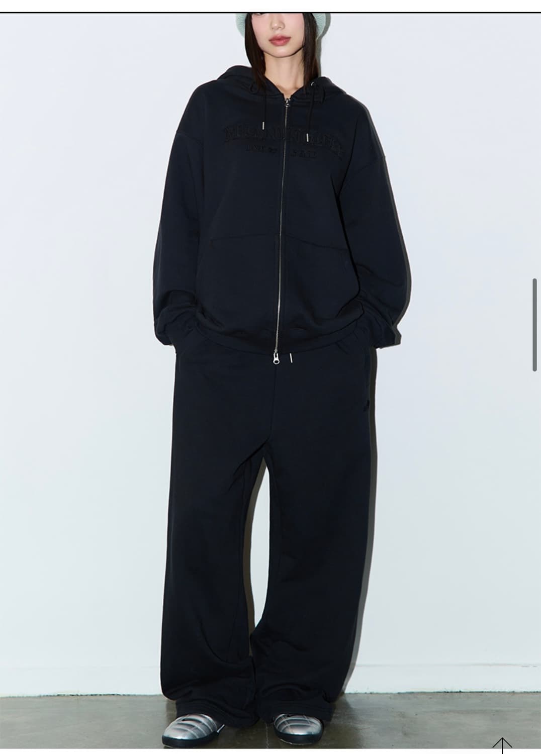 러브이즈트루 구효민 후드집업 세트 셋업 블랙 팝니다! 상품이미지6