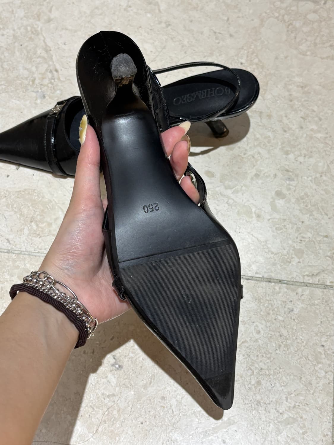 보헤미안서울 블랙 에나멜 슬링백 250 상품이미지3