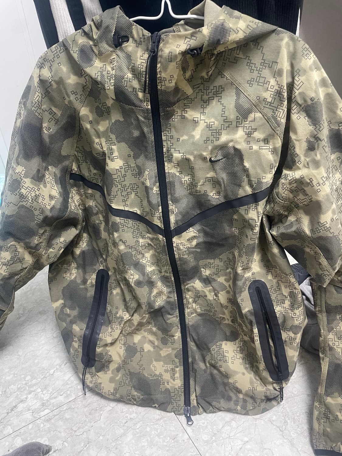 나이키 테크 카모 바람막이 상품이미지1