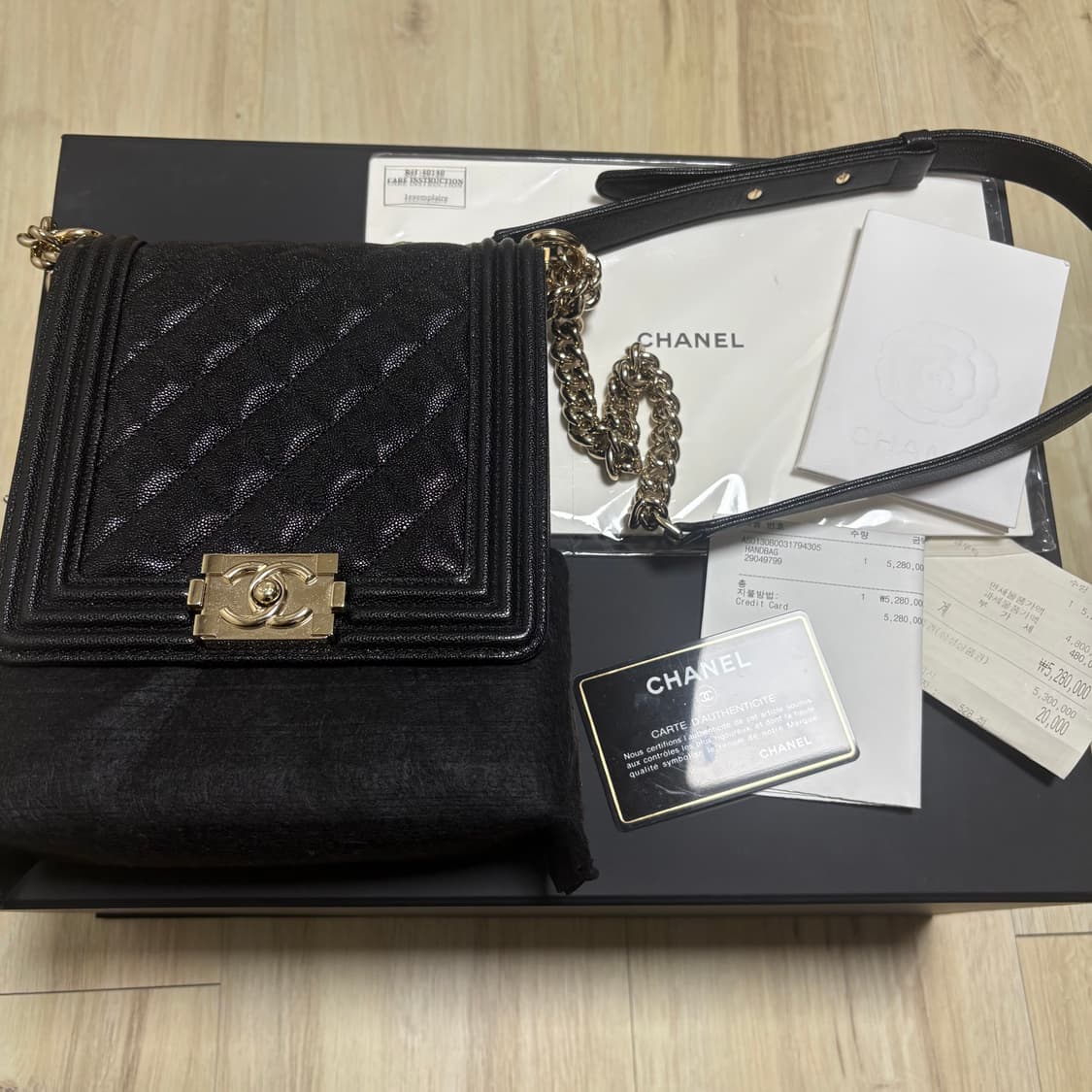 [백화점판/새상품급] 샤넬 캐비어 보이 플랩 사첼 백 상품이미지1